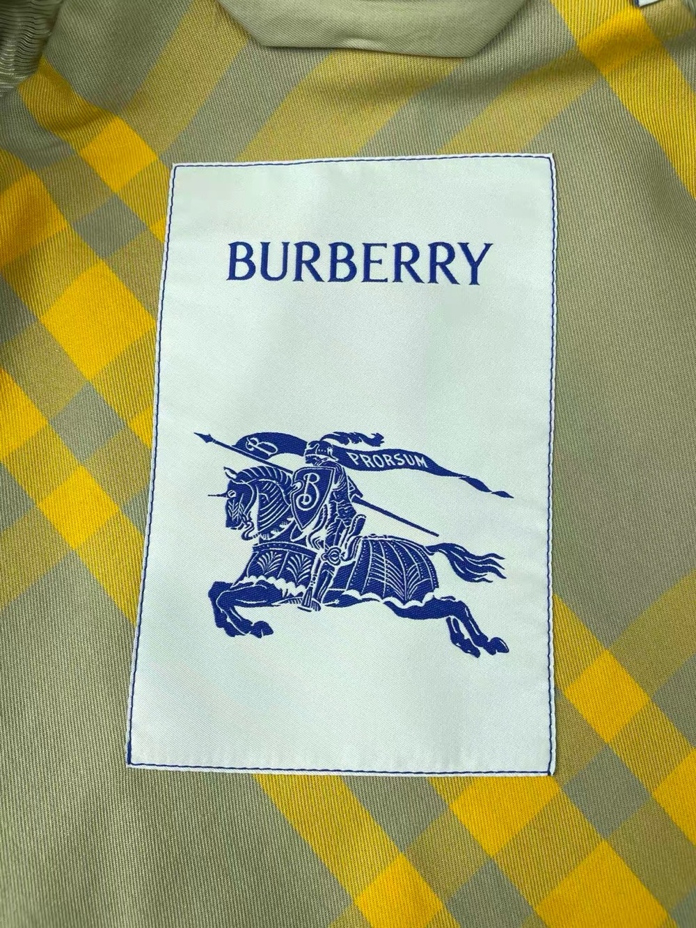 Burberry women's Beige Trench Coat - Picture 15 of 16